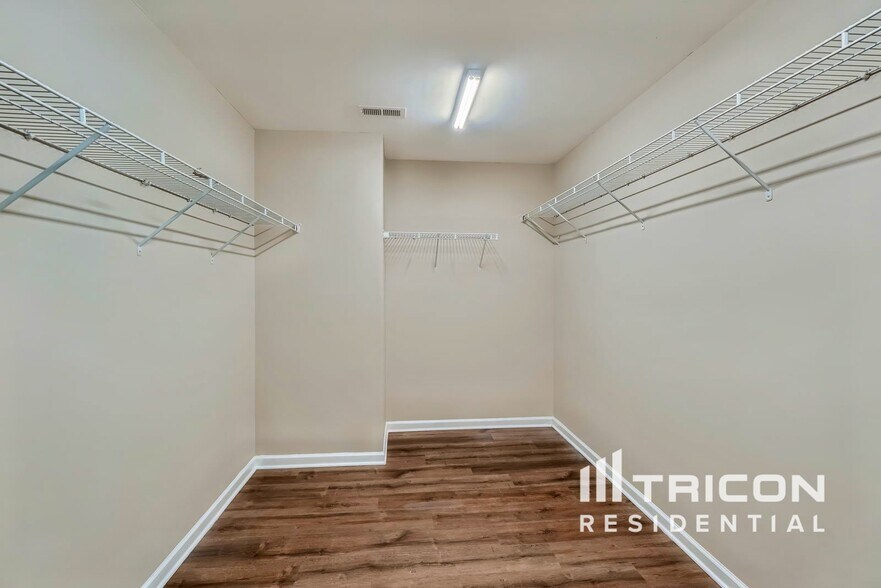 Building Photo - 3019 Burgess Dr