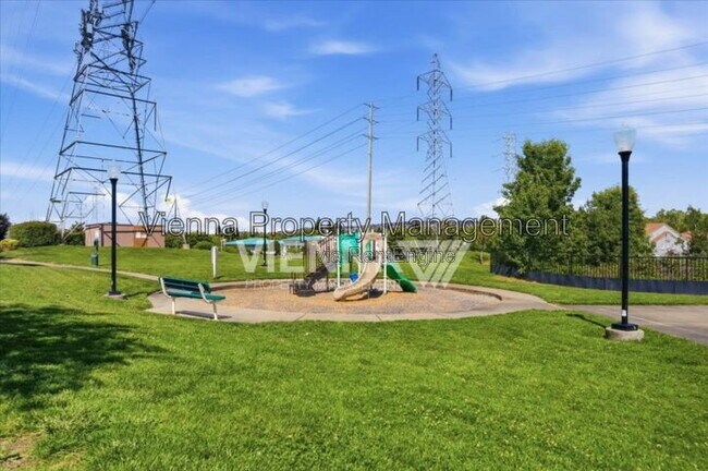 Building Photo - 885 Halidon Way