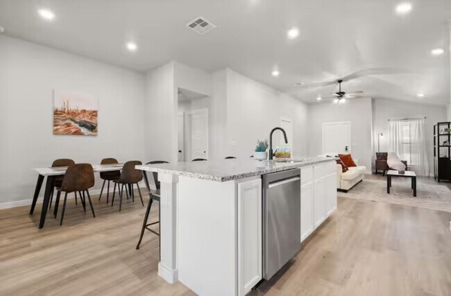 Building Photo - Bring your suit case, we’ll handle the rest! Fully furnished in Upland West!