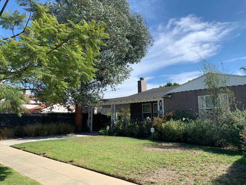 Building Photo - 10564 Ayres Ave