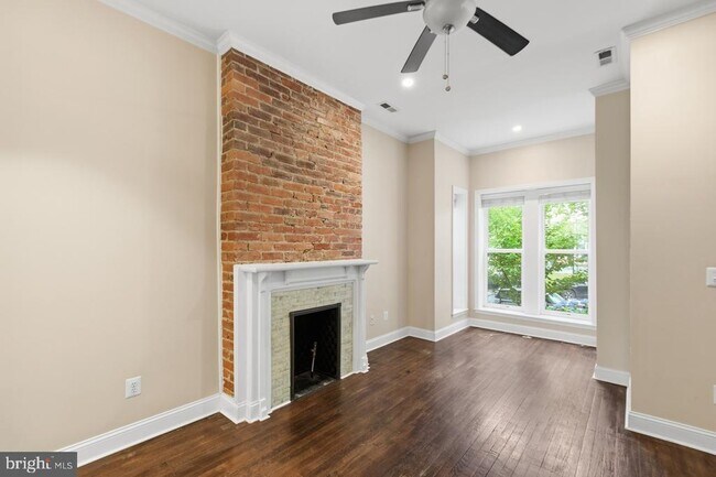 Building Photo - 620 9th St NE