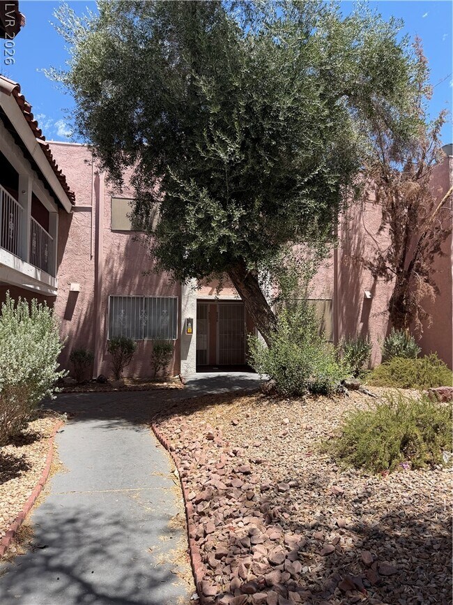 Building Photo - 2236 E Desert Inn Rd