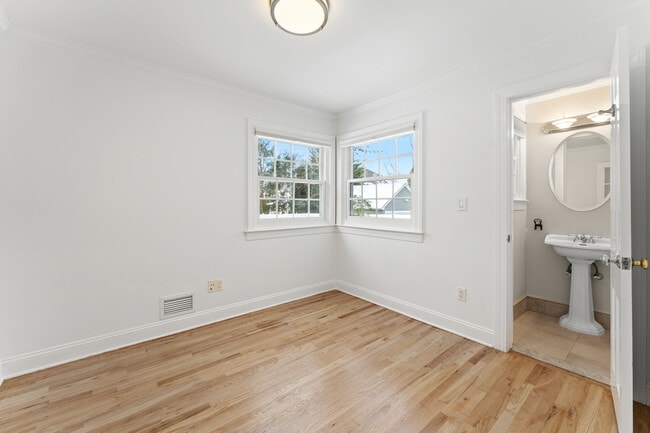 Building Photo - 14 Wakefield Rd