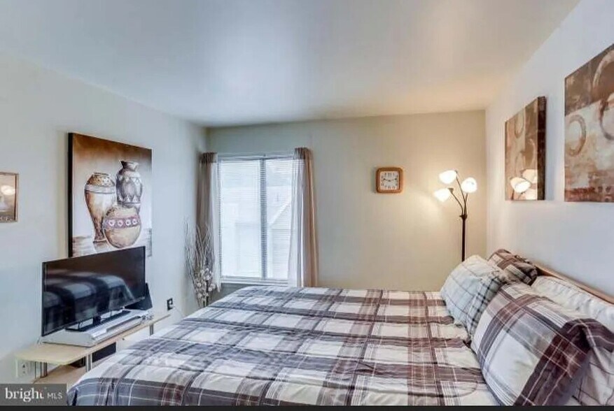 Building Photo - 8723 Ridge Hollow Ct