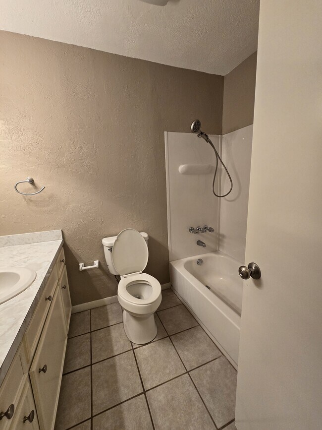 Building Photo - 505 E Acker Tap St