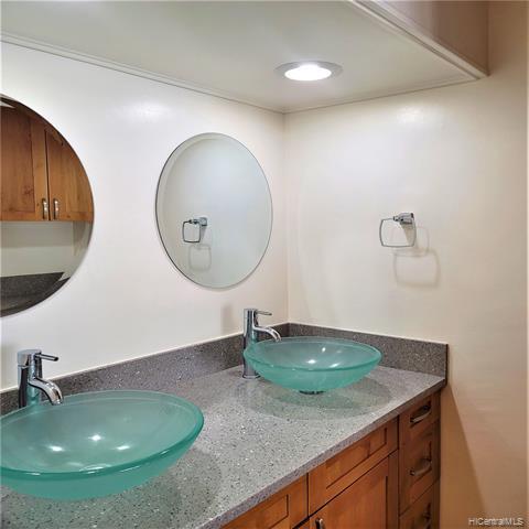 Building Photo - 1717 Mott Smith Dr