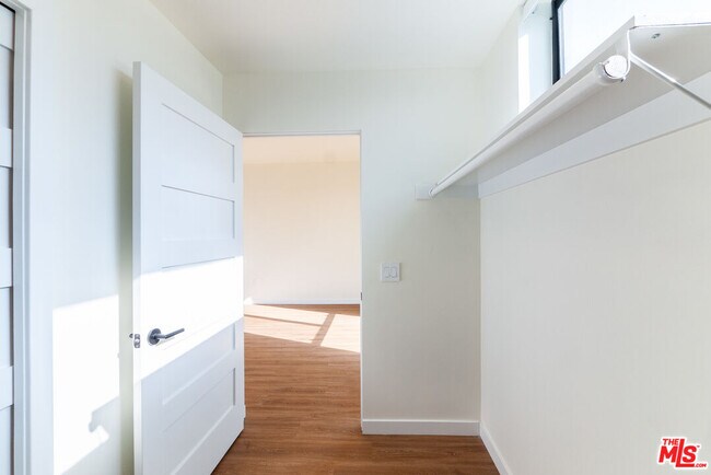 Building Photo - 747 Lillian Way