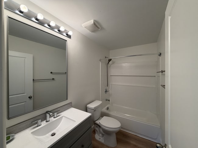 Building Photo - 214 W Union St