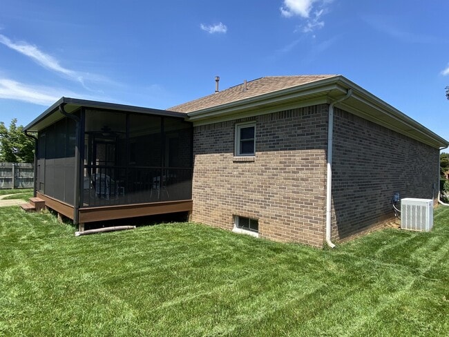 Building Photo - 7424 Crawfordshire Ln