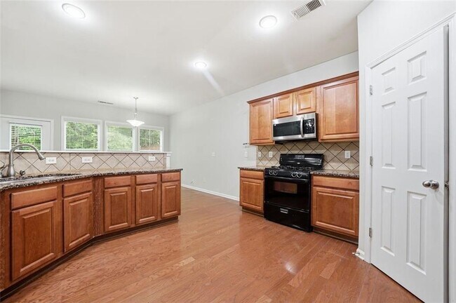 Building Photo - 3685 Silver Springs Rd