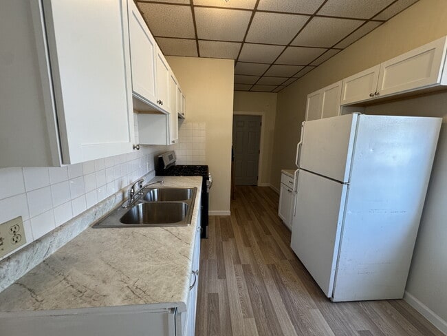 Building Photo - 1 Bedroom • 1 Bathroom Duplex