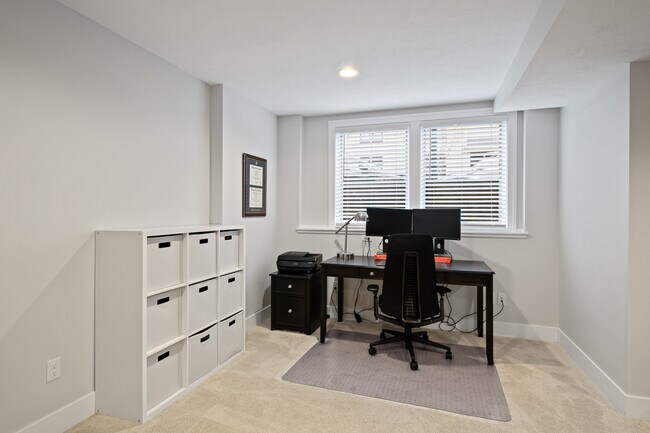Building Photo - 913 Blodgett St SE
