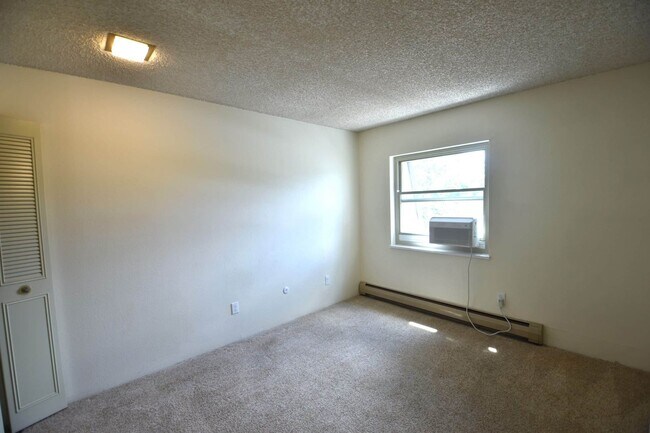 Building Photo - 3 Bedroom, 2 Bathroom Penthouse Condo in North Boulder.