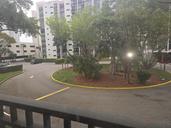 Building Photo - 17021 N Bay Rd