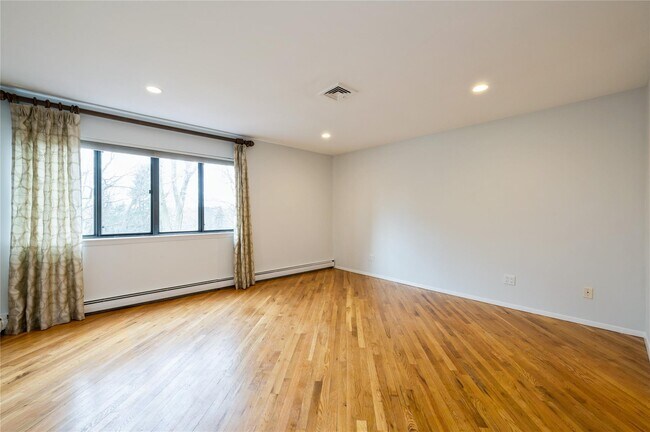 Building Photo - 99 Brush Hollow Close