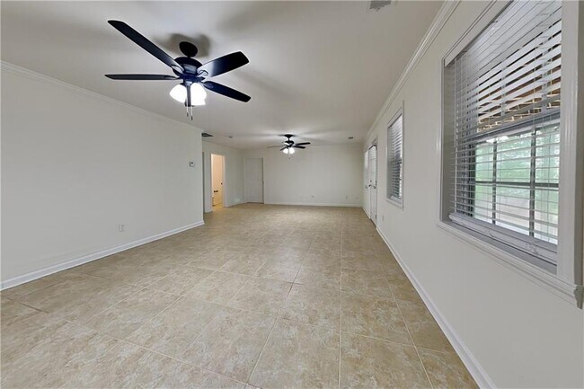 Building Photo - 420 Sable Ct
