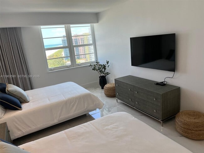 Building Photo - 100 Lincoln Rd