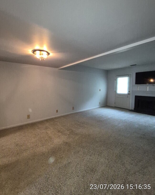 Building Photo - 727 S Main St Ext