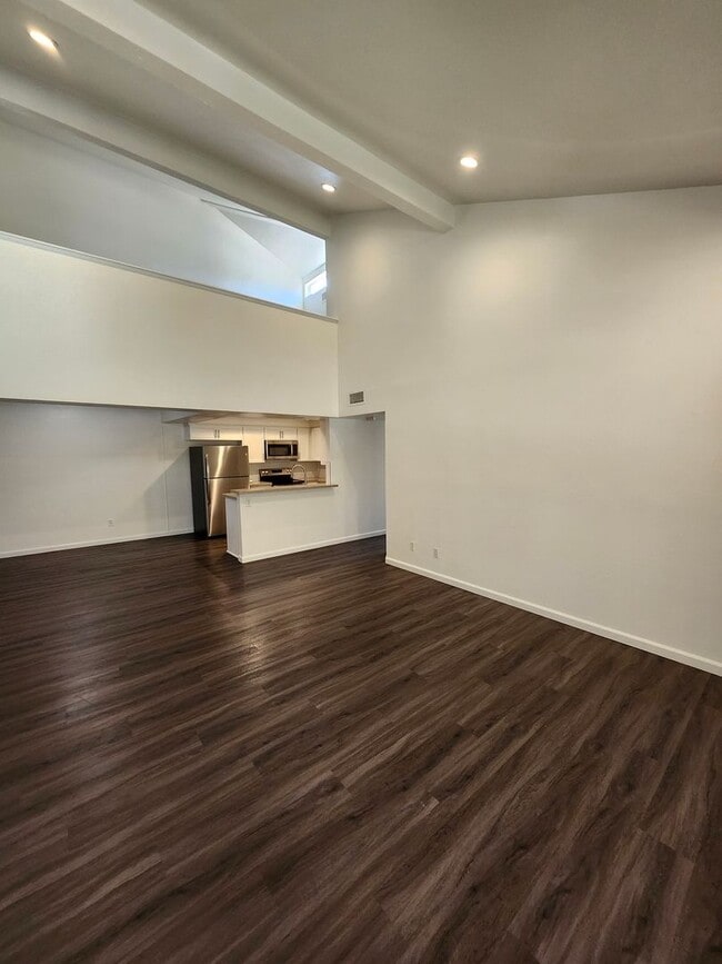 Building Photo - Beautiful 2-Bedroom Condo in Phillips Ranch