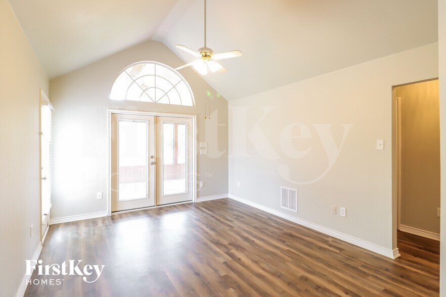 Building Photo - 2204 Reedway Ct