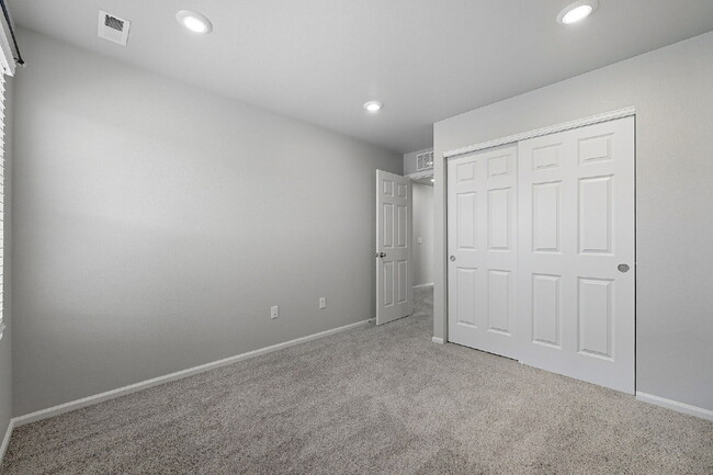 Building Photo - Stunning 3-Bed Townhome in Northglenn w/ 2...