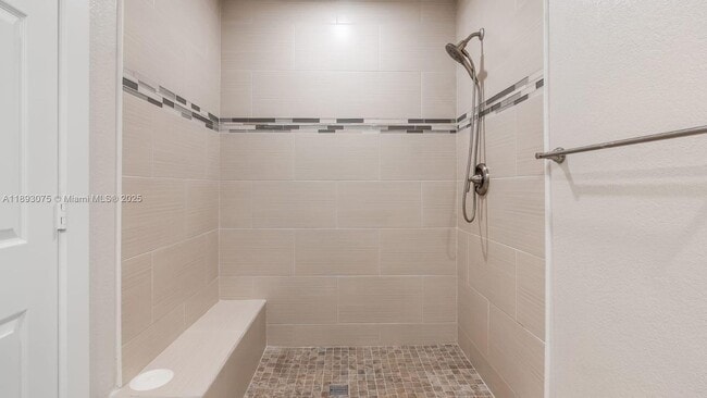 Building Photo - 740 Beachwood Ln