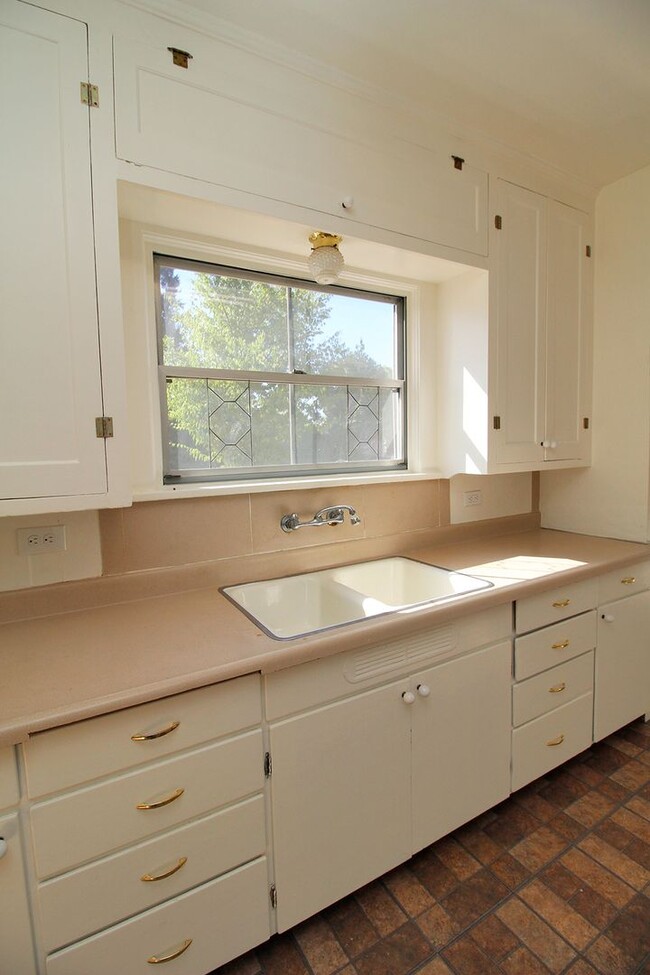 Building Photo - 3705 NE 66th Ave