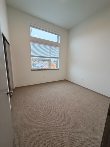 Building Photo - 2950 NE 11th St