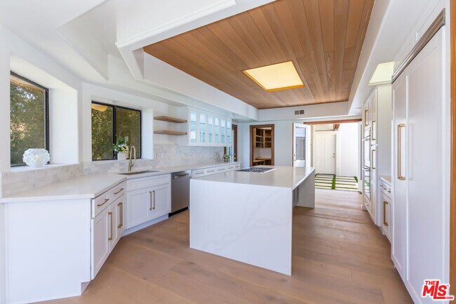 Building Photo - 5109 Lakeview Canyon Rd