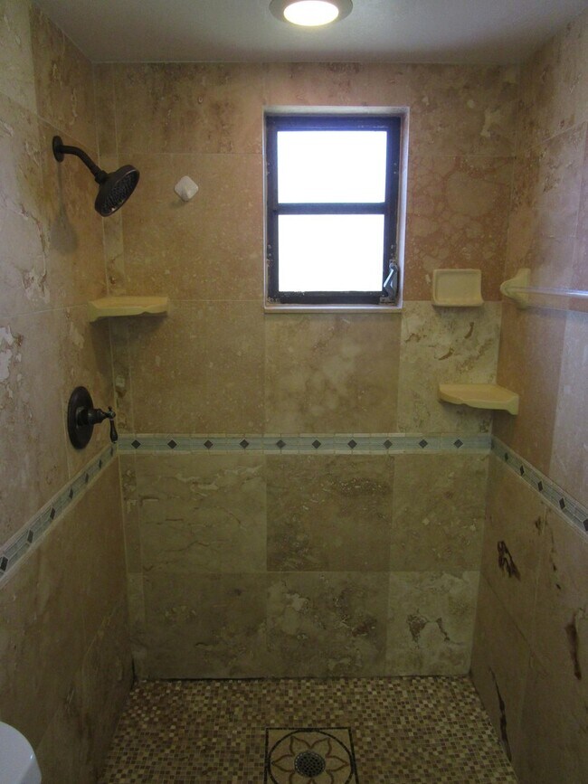 Building Photo - 1814 SE 4th St