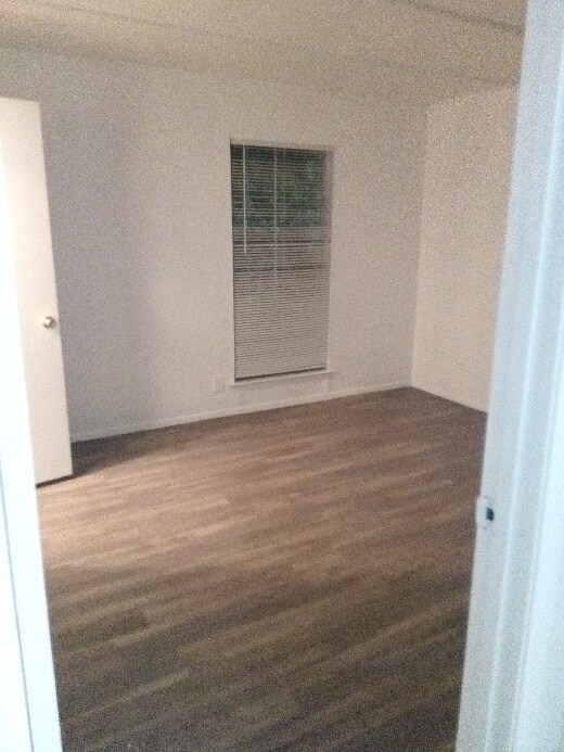 Building Photo - 2 bed/ 1.5 bath townhome