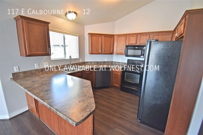 Building Photo - Stunning 3 Bed Sandy Condo! No Deposit Opt...