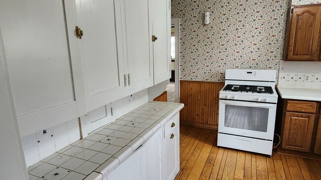 Building Photo - Four Bedroom Single Family home in Derreck...