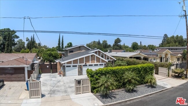 Building Photo - 6443 Matilija Ave
