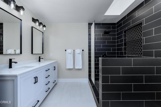 Building Photo - 1125 Stoneybrook Ln