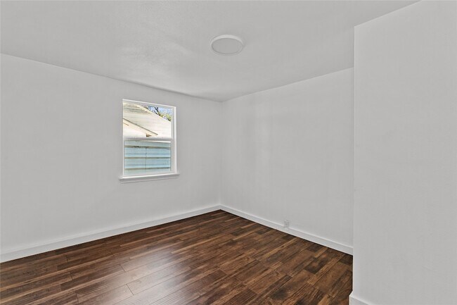 Building Photo - 5524 Dartmouth Ave