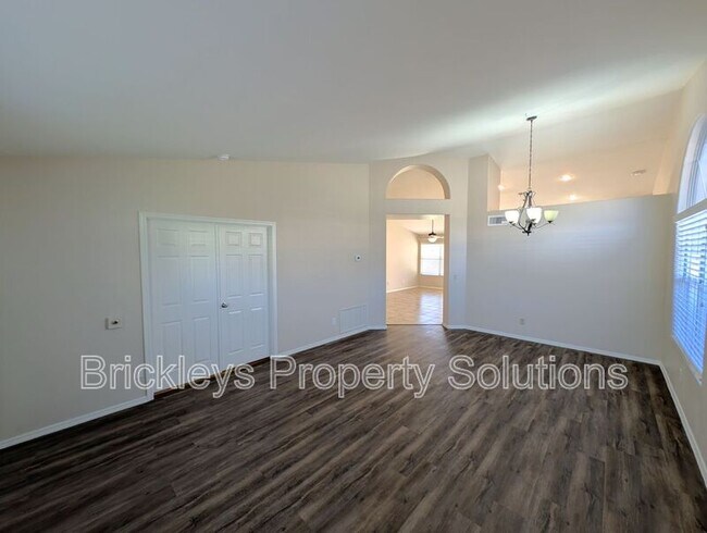Building Photo - 618 W Tumbleweed Rd