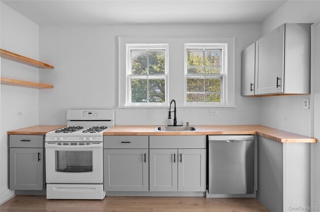 Building Photo - 56 Lafayette St