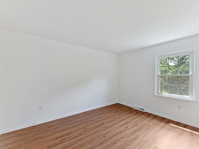 Building Photo - 11505 Harrowfield Rd