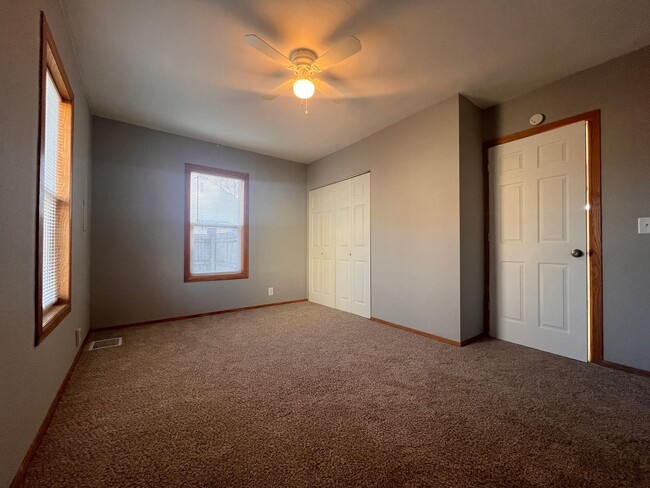 Building Photo - Freshly Renovated 2 Bed / 1 Bath Home on Corner Lot – Davenport, IA