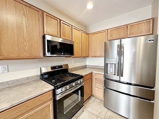 Building Photo - 3 BEDROOM + LOFT HOME IN GATED COMMUNITY IN NORTHWEST