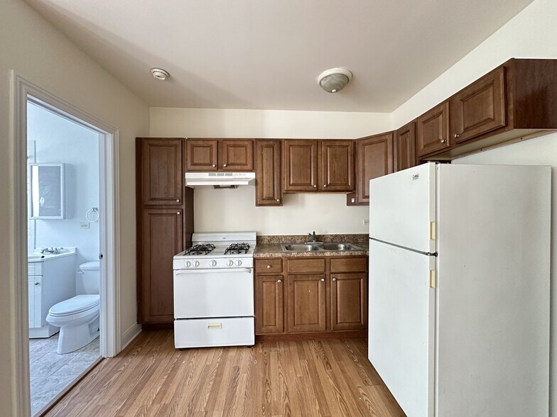 Building Photo - 2600 N Kimball Ave