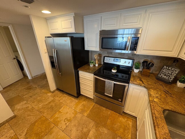 Building Photo - 7850 E Camelback Rd