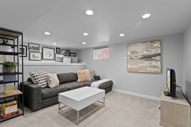 Building Photo - 3bd/1.75ba Seattle Home