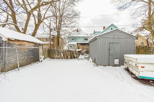 Building Photo - Spacious Rochester 3-Bedroom Home with Enclosed Porch + Backyard