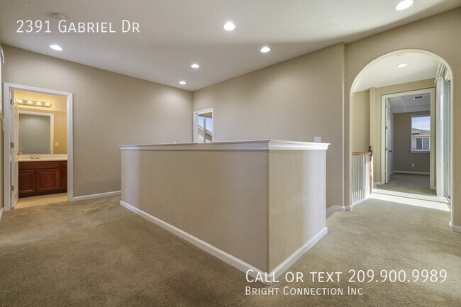Building Photo - 2391 Gabriel Dr