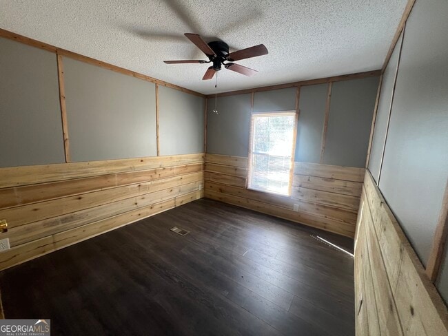 Building Photo - 1425 Dowdy Rd