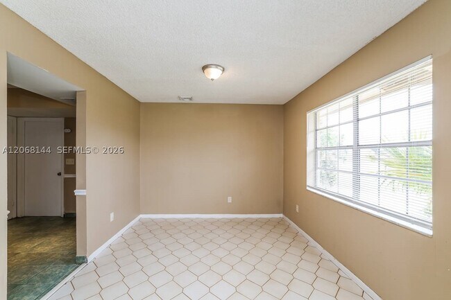 Building Photo - 1581 Wyndcliff Dr