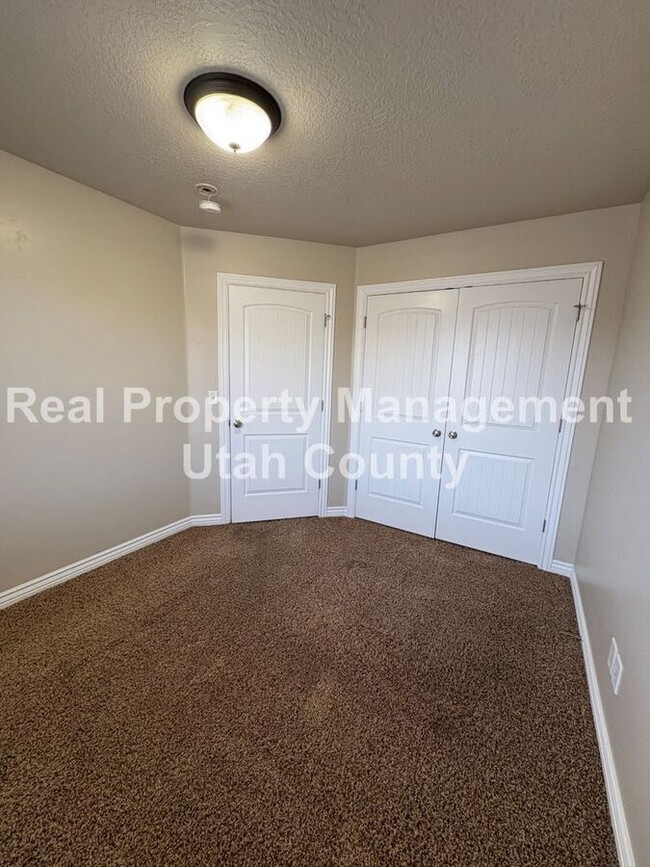 Building Photo - 2477 Garden Dr