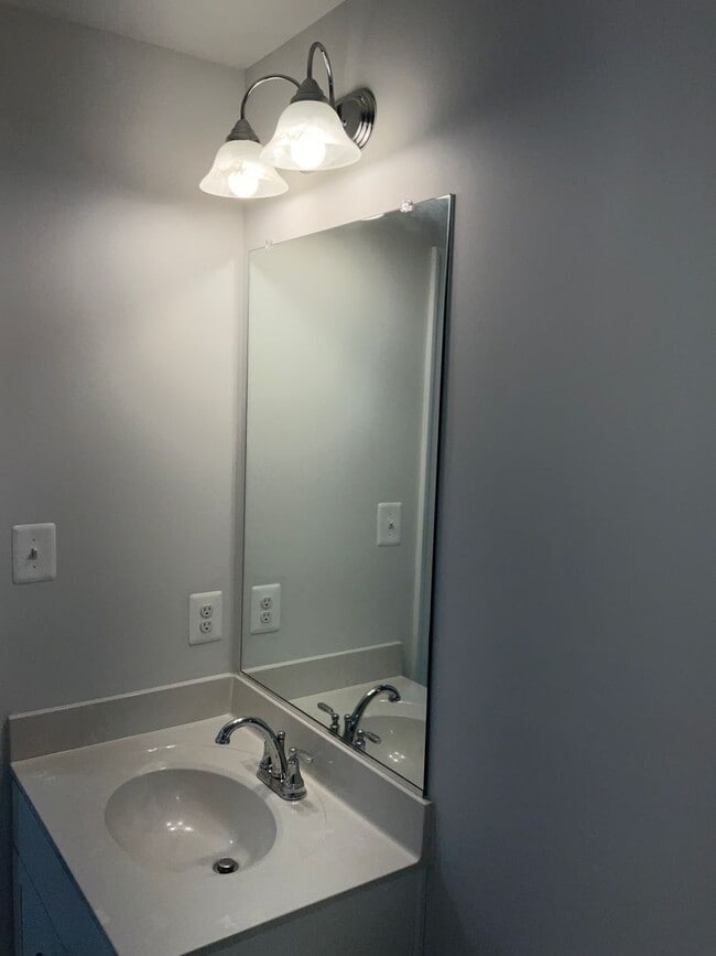 Building Photo - Beautiful 4BR 3.5BA 3 level townhome with 2 car attached garage located in the Cabin Branch Commu...